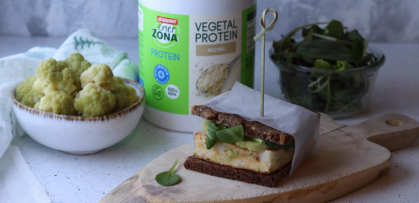 Toast integrale con frittata al cavolfiore